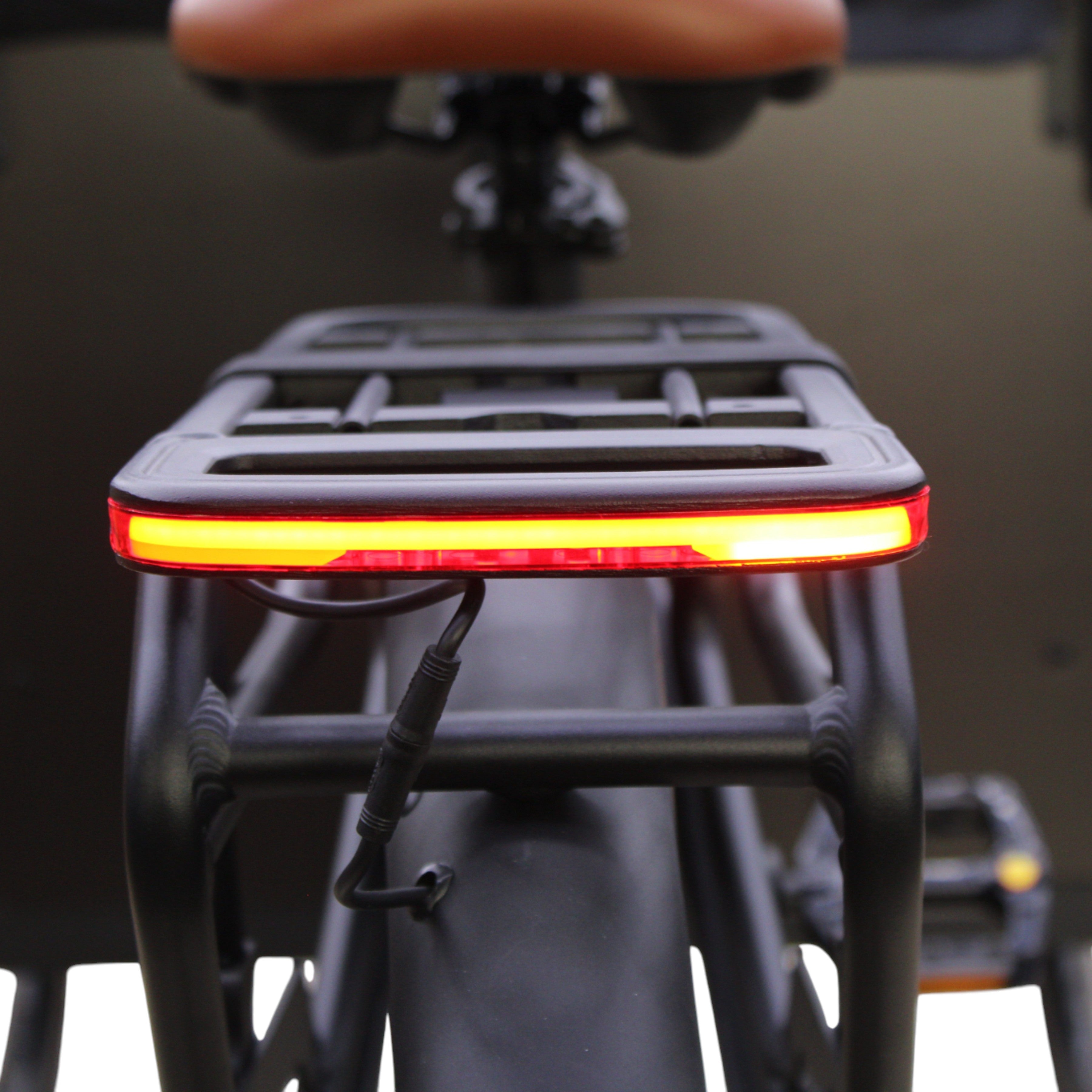 Vogue Journey S - Mat Zwart met Bruine Accenten - Elektrische bakfiets